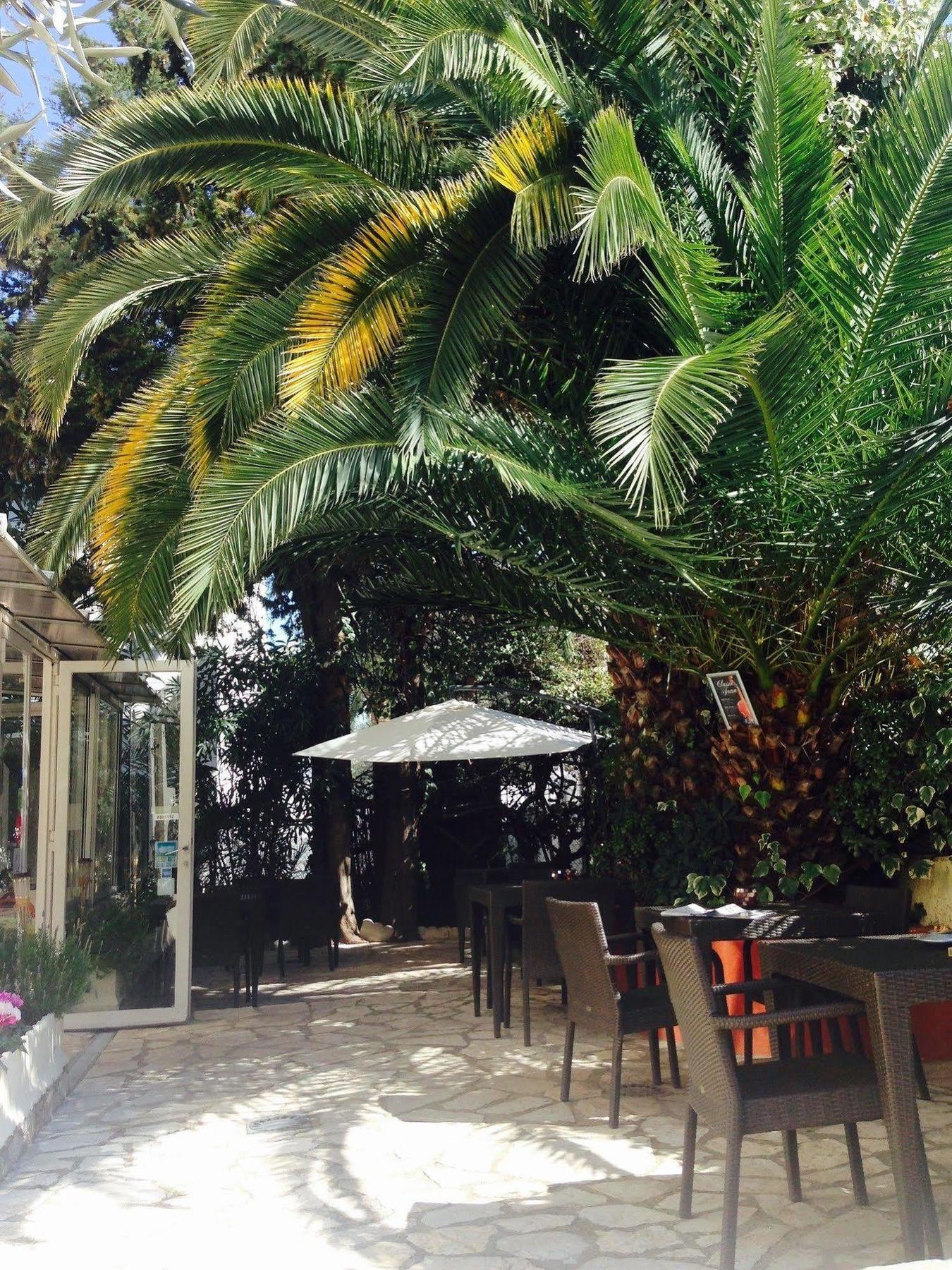 Hotel Le Petit Castel Antibes Zewnętrze zdjęcie
